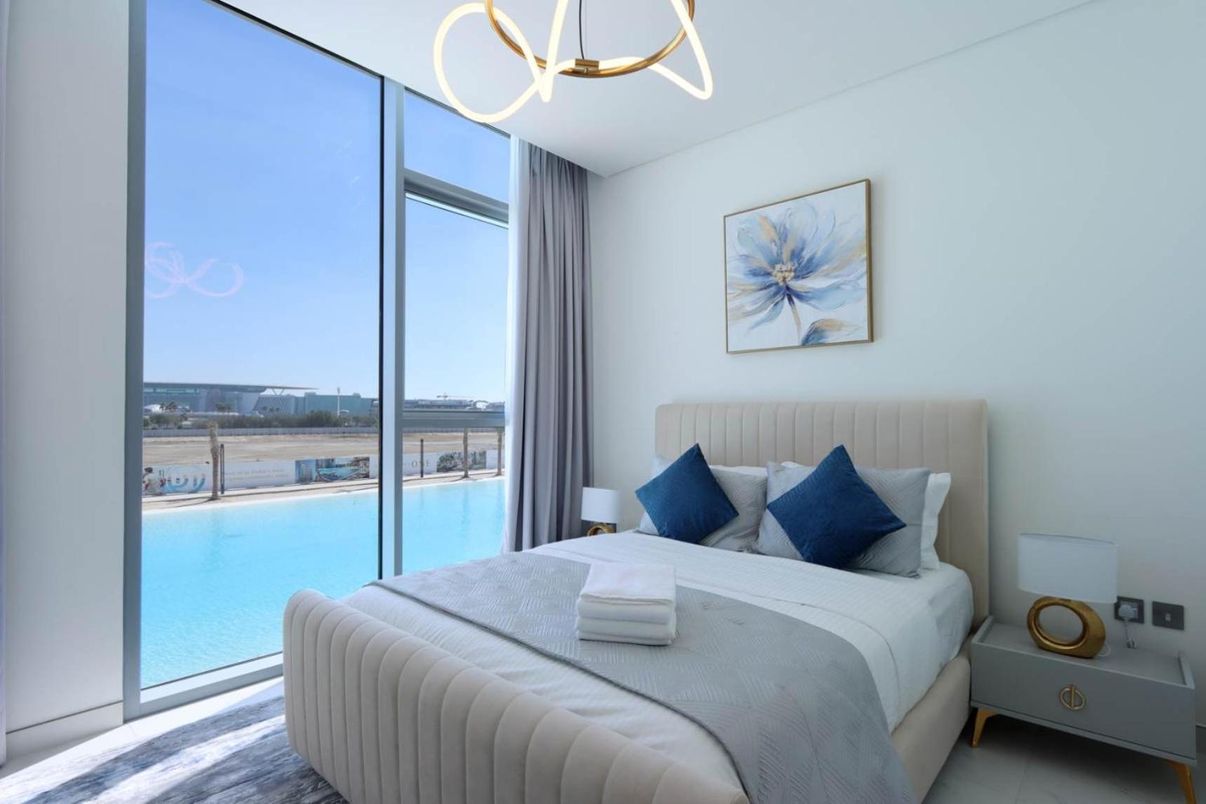 Lagoonview 2br District One