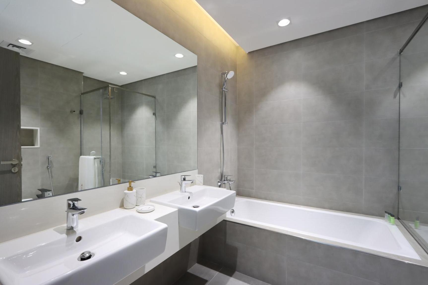 Lagoonview 2br District One